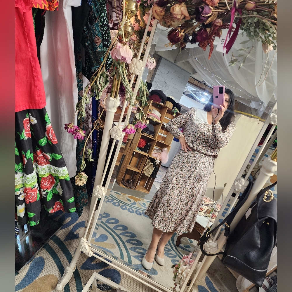 Vintage Autumn Vibes Foral Midi Dress with Embroidered Collar